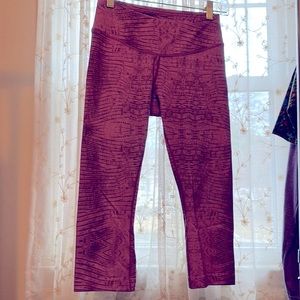 Reebok Women’s Purple Yoga Capris. Size Small! Great Condition!